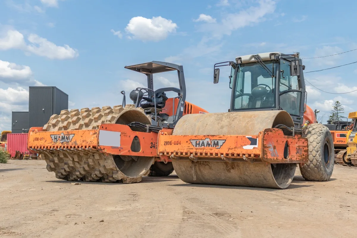 Padfoot compaction rollers used on clay and select fill pads